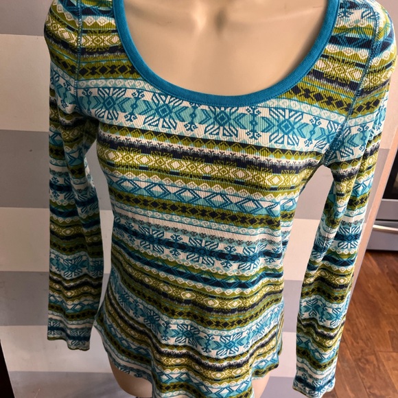 Colorful Patterned Tops - Picture 5 of 7